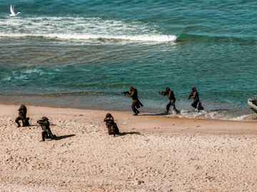 Hamas tung biệt kích tấn công Israel từ đường biển: Tên lửa, không quân IDF tê liệt?