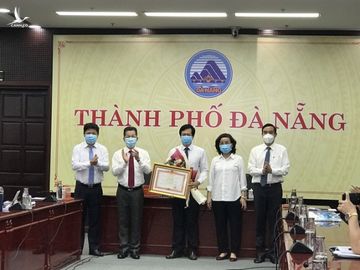 Phòng chống dịch Covid-19 xuất sắc, Thủ tướng tặng bằng khen CDC Đà Nẵng - Ảnh 1.