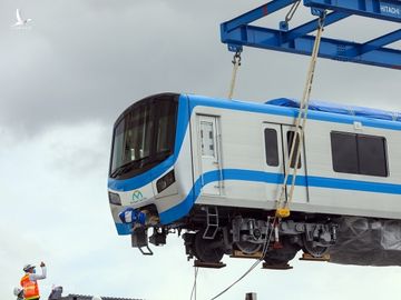 6 toa metro đưa về lần này tương tự đoàn tàu đưa về TP HCM hồi tháng 10/2020. Ảnh: Quỳnh Trần.
