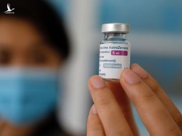 Hơn một triệu người Việt Nam đã được tiêm vaccine AstraZeneca trong hai đợt tiêm chủng đầu tiên. Ảnh: Hữu Khoa.