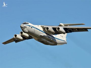 Máy bay vận tải quân sự Ilyushin il-76.