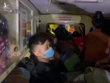 Thu 300.000 đồng/người, xe cứu thương nhét 12 người ở Bắc Ninh về Sơn La - 2