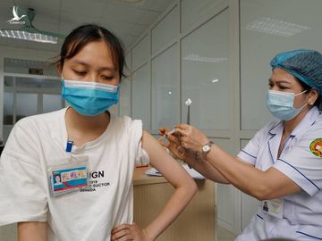 Tình nguyện viên tiêm thử vaccine Nano Covax, tháng 5/2021. Ảnh: Ngọc Thành