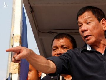 Tổng thống Duterte: Ai không chích vắc xin COVID-19 sẽ bị bắt và chích vô mông - Ảnh 1.