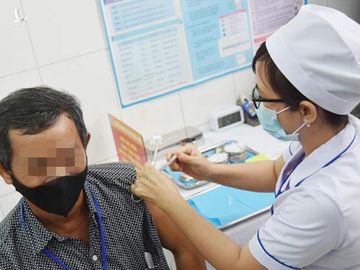 Tiêm thử nghiệm lâm sàng vaccine Nanocovax giai đoạn 2