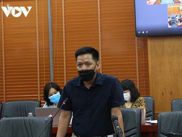 Phó Vụ trưởng Vụ Công chức Viên chức – Nguyễn Tư Long cho rằng việc cắt giảm văn bằng, chứng chỉ không cần thiết sẽ giúp xã hội tiết kiệm hàng nghìn tỷ đồng.