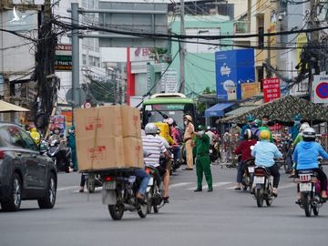 Xin ra khỏi Gò Vấp không được, nổi nóng với người trực: ‘Làm thuê giấy đâu ra?’ - ảnh 4