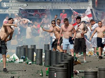 EURO 2020: Cảnh sát châu Âu cảnh báo lo ngại về côn đồ bóng đá - ảnh 1