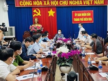 Nóng: Đồng Nai họp khẩn vì có ca nghi mắc Covid-19 trong KCN Amata, đã cách ly gần 1000 công nhân - Ảnh 1.