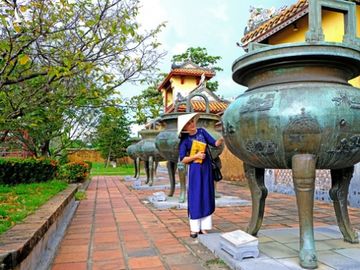 Hoàn thiện hồ sơ công nhận Cửu Đỉnh trong hoàng cung Huế là di sản tư liệu thế giới - Ảnh 1.