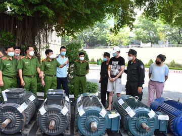 Nóng: Hàng tạ ma túy giấu trong mô tơ điện và dạ dày lợn - Ảnh 2.