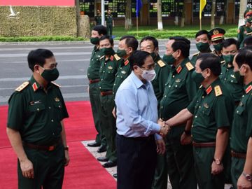Thủ tướng dự Hội nghị Quân chính toàn quân 6 tháng đầu năm 2021.