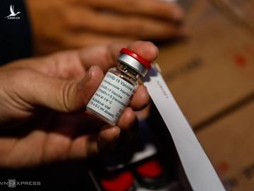 Việt Nam đang triển khai tiêm vaccine ngừa Covid-19 AstraZeneca. Ảnh: Hữu Khoa.