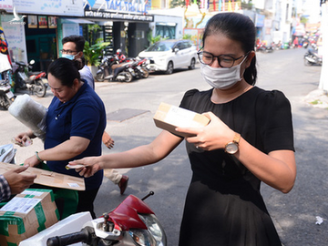 Nhu cầu vận chuyển hàng hóa từ Việt Nam tăng nhanh gắn với sự bùng nổ của thương mại điện tử - Ảnh: QUANG ĐỊNH