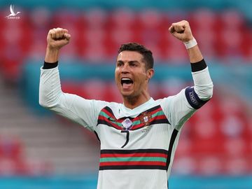 C.Ronaldo sắp phá kỷ lục vĩ đại của bóng đá thế giới - 1