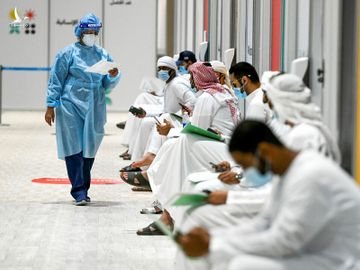 Tình nguyện viên thử nghiệm lâm sàng vaccine Sinopharm tại UAE tháng 10/2020.