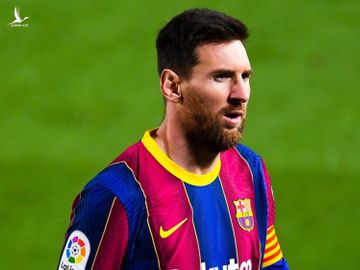 Messi ký hợp đồng đầu tiên với Barca năm 2000. Ảnh: Goal