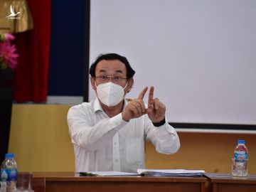 Bí thư Thành ủy TP.HCM: Tôi thấy cần phải gặp chuyên gia, nhà khoa học bàn cách chống dịch COVID-19 - Ảnh 1. Bí thư Thành ủy TP.HCM: Tôi thấy cần phải gặp chuyên gia, nhà khoa học bàn cách chống dịch COVID-19 - Ảnh 1.