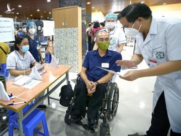 Hàng trăm người lao động khuyết tật vui vì được tiêm vắc xin phòng COVID-19 - Ảnh 5.