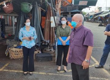 Thứ trưởng Đỗ Thắng Hải và Tổ công tác đặc biệt Bộ Công thương, Bộ NN-PTNT... đi thực tế tại chợ đầu mối TP.HCM ngày 24.7 /// Ảnh: BỘ CÔNG THƯƠNG