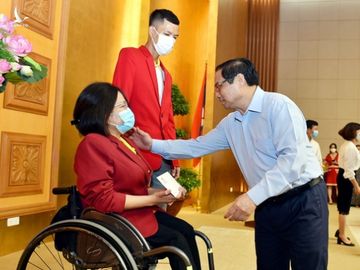 Thủ tướng Phạm Minh Chính tặng bằng khen cho đội tuyển Việt Nam - Ảnh 2.