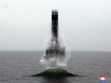 Tên lửa đạn đạo phóng từ tàu ngầm (SLBM).