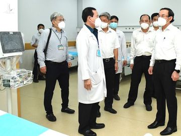 Bí thư Thành ủy TPHCM Nguyễn Văn Nên thăm Bệnh viện Hồi sức Covid-19 ảnh 3