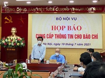 Thứ trưởng Bộ Nội vụ Nguyễn Duy Thăng cung cấp thông tin tại buổi họp báo /// ẢNH T.HẰNG