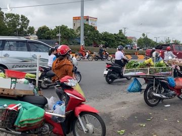 Nhờ dịch COVID-19, Vũng Tàu mới tạm dẹp được chợ tự phát - Ảnh 1.