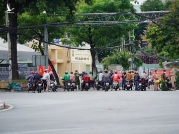 TP.HCM giãn cách: CSGT phạt 2 triệu đồng hàng loạt người ở quận này đi quận khác 'mua đồ' - ảnh 7