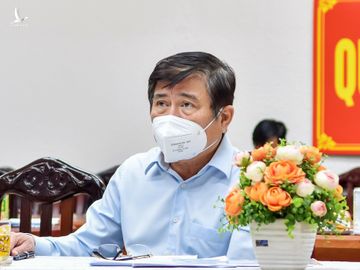 Chủ tịch UBND TP.HCM Nguyễn Thành Phong tại buổi làm việc với UBND Q.Tân Bình sáng 20.7 /// Ảnh: CTV