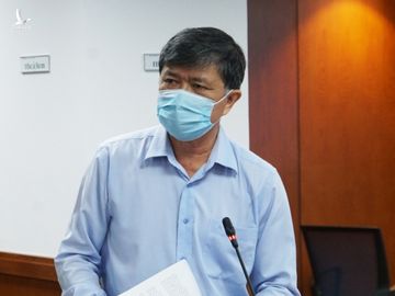 Ông Nguyễn Văn Hiếu, Phó giám đốc Sở Giáo dục và Đào tạo tại buổi họp báo tối 8/7. Ảnh: Mạnh Tùng.