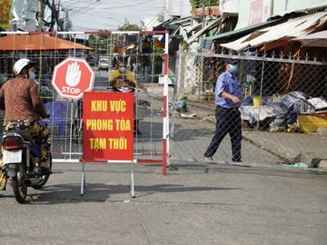 Chợ đầu mối TP Tân An (phường 2) hiện đã tạm phong tỏa từ ngày 11/7 vì một ca nghi nhiễm Covid - 19 vào khu vực này. Ảnh: Hoàng Nam