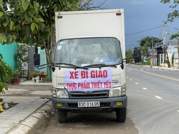 Tỉnh đầu tiên ở miền Tây cho tài xế, phụ xế chở hàng đường dài tiêm vắc xin - Ảnh 1.