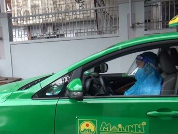 Tài xế taxi Mai Linh chở F0 ở TP.HCM: 'Hơi sợ nhưng thấy công việc ý nghĩa' - ảnh 1