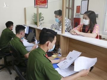 Đi làm hộ khẩu, tạm trú khi Luật Cư trú mới đi vào &quot;lòng dân&quot; ở Hà Nội - Ảnh 3.