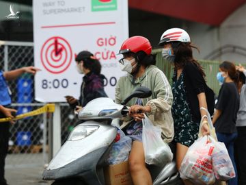 xep hang nhieu gio van khong vao duoc sieu thi anh 6