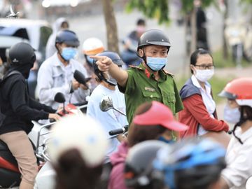 xep hang nhieu gio van khong vao duoc sieu thi anh 4