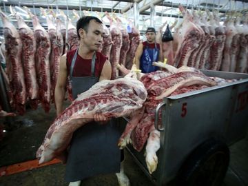 Khảo sát chợ đầu mối, Thứ trưởng Bộ Công thương: ‘Mở lại chợ là cần thiết’ - ảnh 1