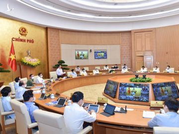 Thủ tướng Phạm Minh Chính chủ trì cuộc họp trực tuyến với lãnh đạo các Bộ, ngành, lãnh đạo địa phương có dịch.