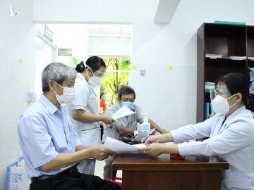 BS Trương Hữu Khanh: Chích vắc xin COVID-19, đừng nên 'kén cá chọn canh' ảnh 2