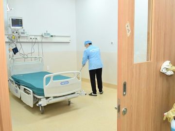 Bí thư Thành ủy TPHCM Nguyễn Văn Nên thăm Bệnh viện Hồi sức Covid-19 ảnh 8