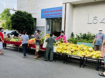 Chung cư ở TP.HCM mở phiên chợ 0 đồng ảnh 1 Chung cu o TP.HCM mo phien cho 0 dong anh 1