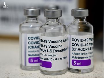 Lọ vaccine AstraZeneca rỗng trên quầy một trung tâm tiêm chủng Covid-19 trong một hiệu thuốc ở ngoại ô Sydney, Australia, ngày 17/8. Ảnh: AFP