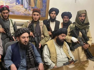 Thắt họng Mỹ, biến Taliban thành quân tốt thí - Bộ óc chiến lược ông Putin quá phi phàm? - Ảnh 4.