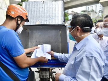 Thủ tướng: ‘Hà Nội giãn cách chưa đạt, người dân ra đường vẫn đông’ - ảnh 2