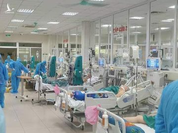 Câu chuyện xúc động của vợ chồng lớn tuổi mắc Covid-19 ở phòng cấp cứu - Ảnh 2.