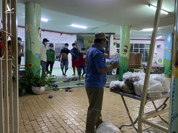 Những người dân trên đường về quê bị kẹt ở TP.HCM, giờ ra sao? - ảnh 1