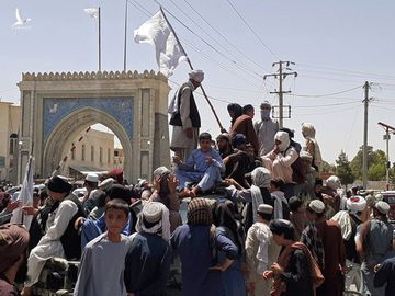 Taliban tiến như vũ bão, phó tổng thống Afghanistan bị đồn đã bỏ trốn - Ảnh 1.