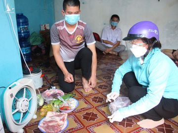 Anh Nguyễn Đình Hợi (quê Thanh Hóa) được hỗ trợ chỗ ở và thức ăn khi bị kẹt tại TP.HCM